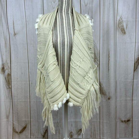 Jessica Simpson Ivory Cable Knit Sleeveless White Faux Fur Fringe Vest - Picture 4 of 7